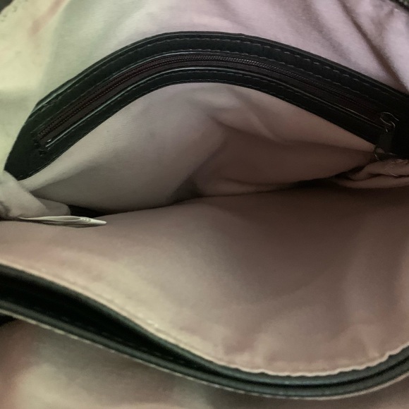 Black leather like crossbody purse - Picture 6 of 8